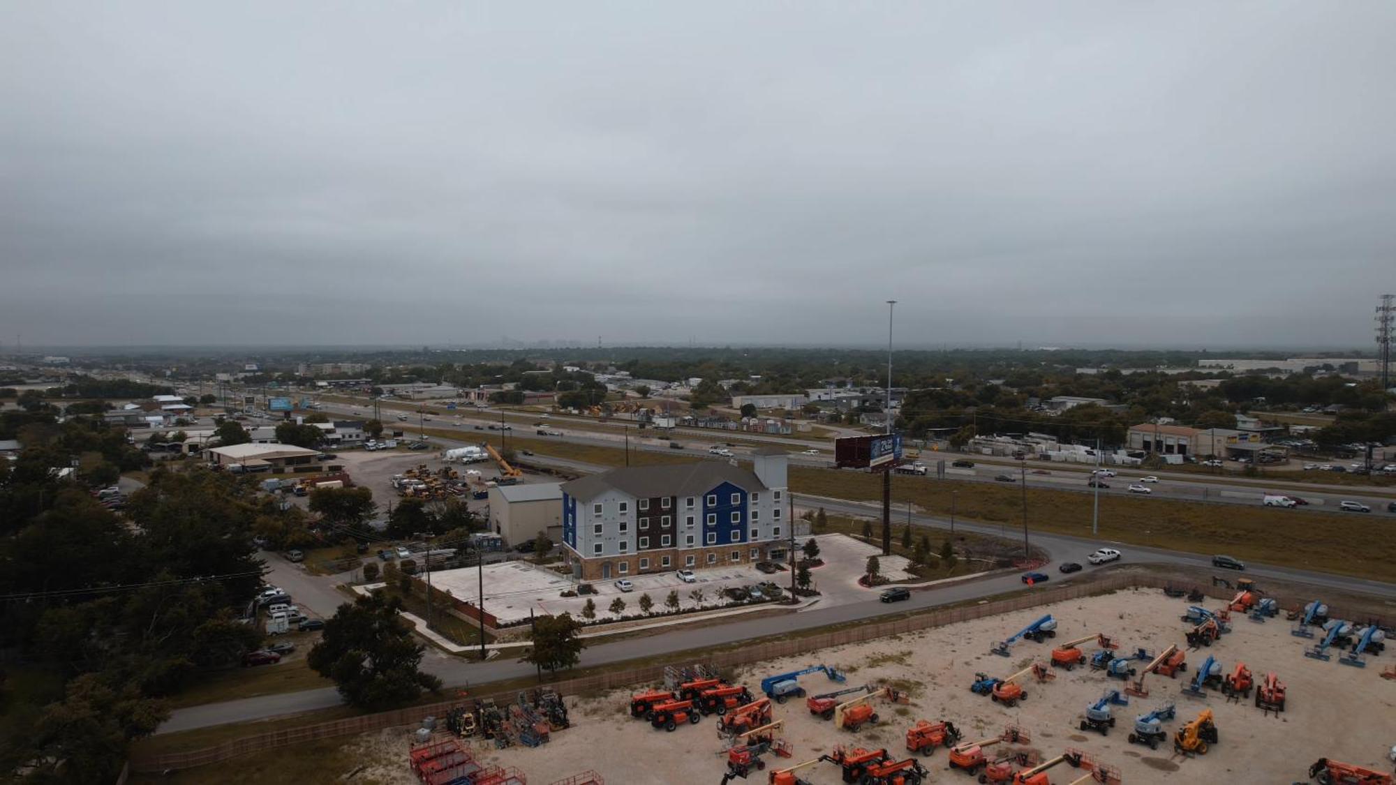 Texas Bungalows Hotel And Hotel Que At I35 Austin Pflugerville Exterior photo