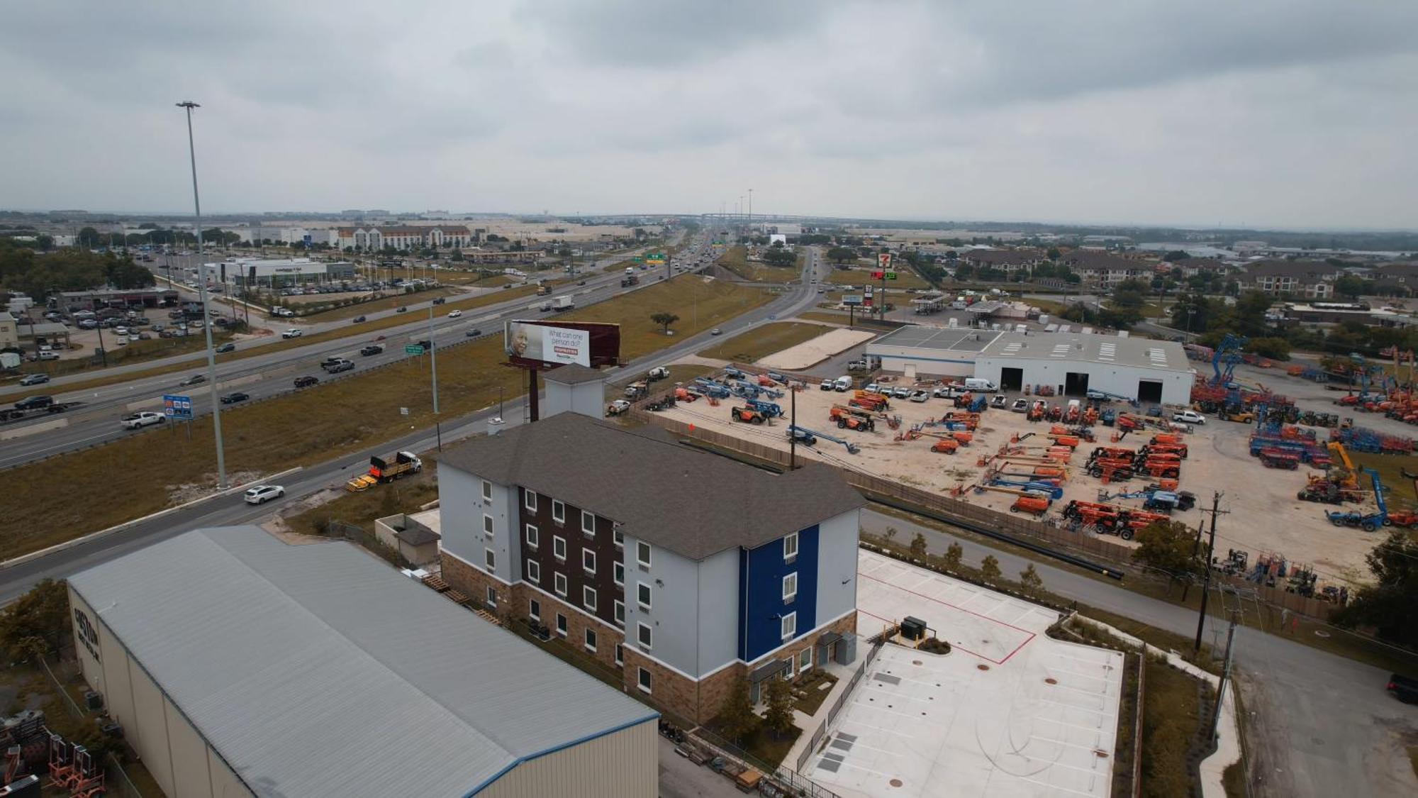 Texas Bungalows Hotel And Hotel Que At I35 Austin Pflugerville Exterior photo